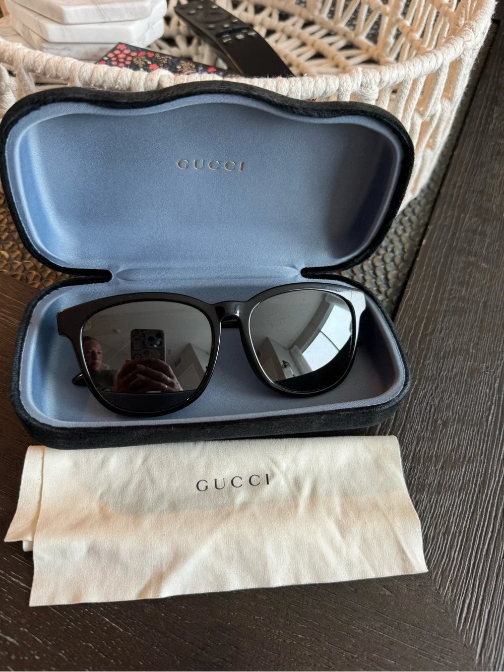 Gucci Black Sunglasses with Star detail on side - with Light Blue Case Interior - Picture 2 of 9